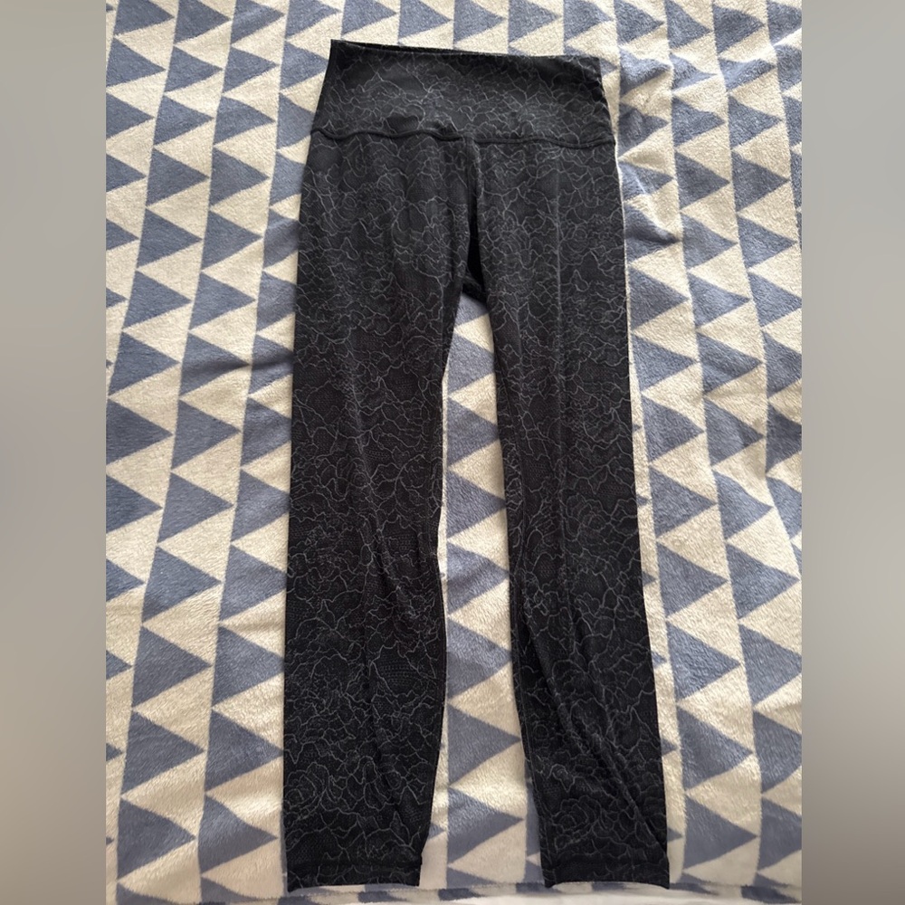 Black Pattern Lululemon Align 7/8 Leggings Size 6